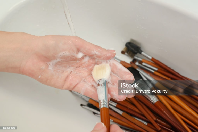 How to wash makeup brushes?